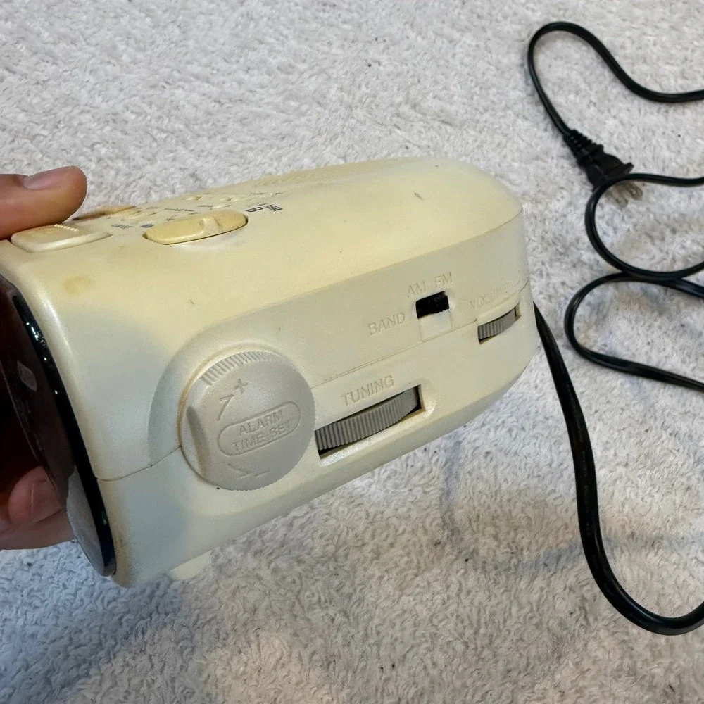 Sony Dream Machine ICF-C318 Dual Alarm Clock Radio AM/FM White Yellowed Vintage